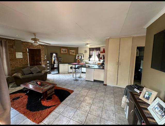 2 BEDROOM TOWNHOUSE FOR SALE IN ALBEMARLE